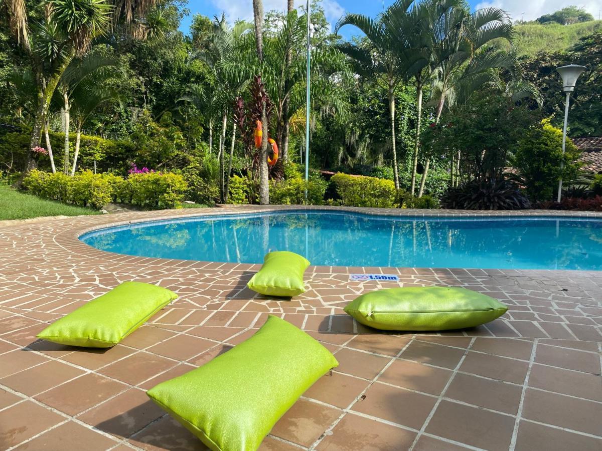 Finca Villa Chalet Del Rio Cali Farm Villa Chalet Cali River Екстериор снимка