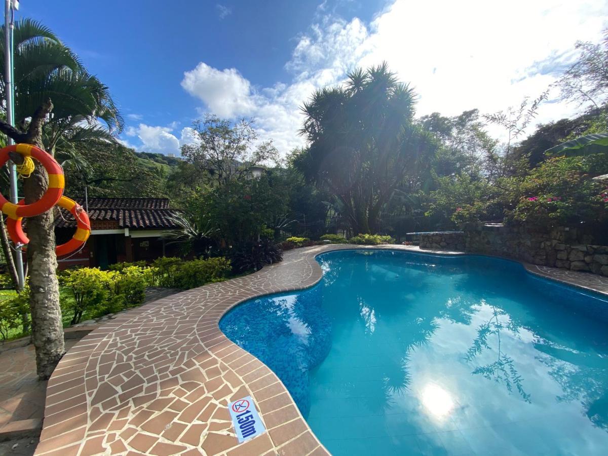 Finca Villa Chalet Del Rio Cali Farm Villa Chalet Cali River Екстериор снимка