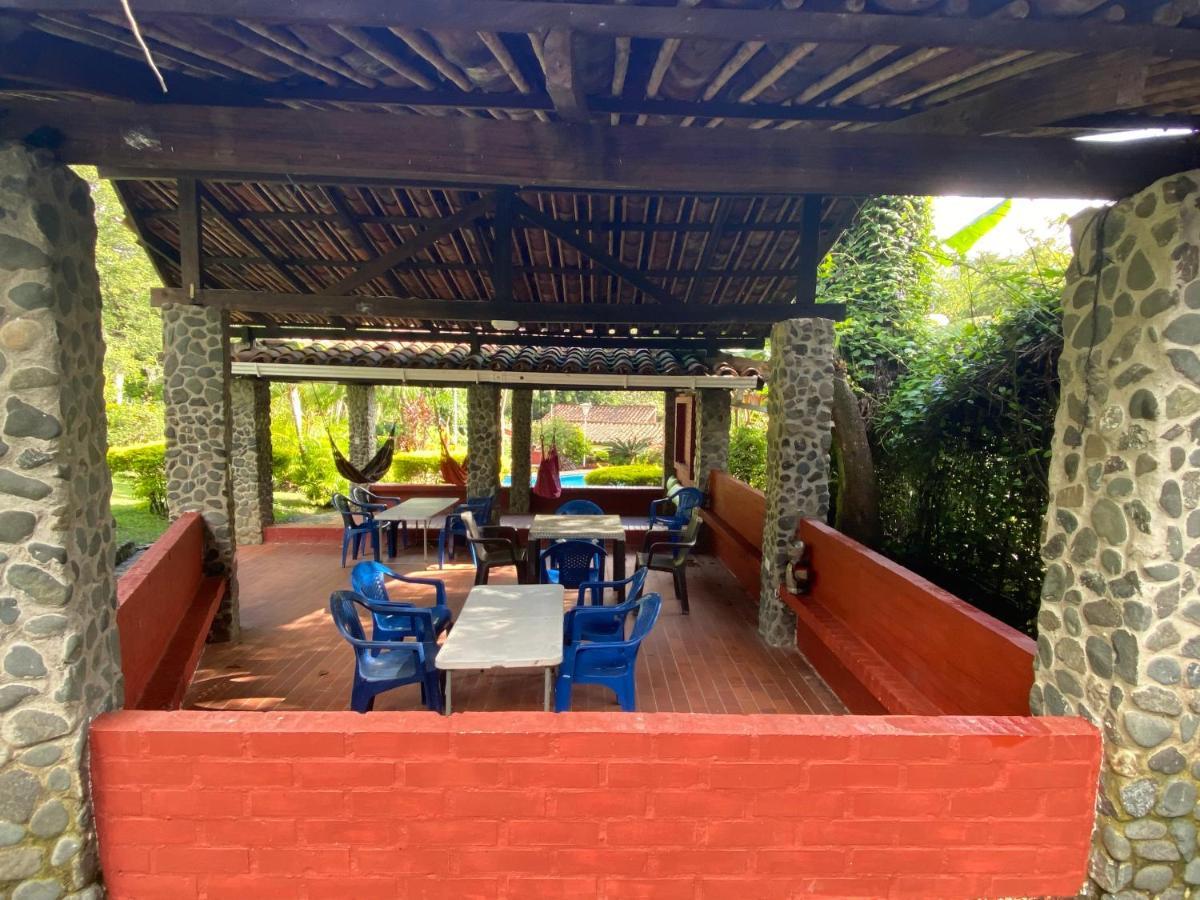 Finca Villa Chalet Del Rio Cali Farm Villa Chalet Cali River Екстериор снимка
