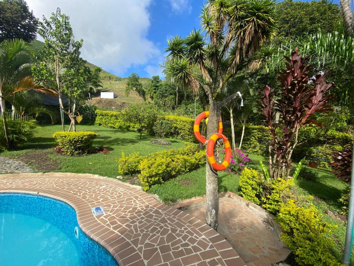 Finca Villa Chalet Del Rio Cali Farm Villa Chalet Cali River Екстериор снимка