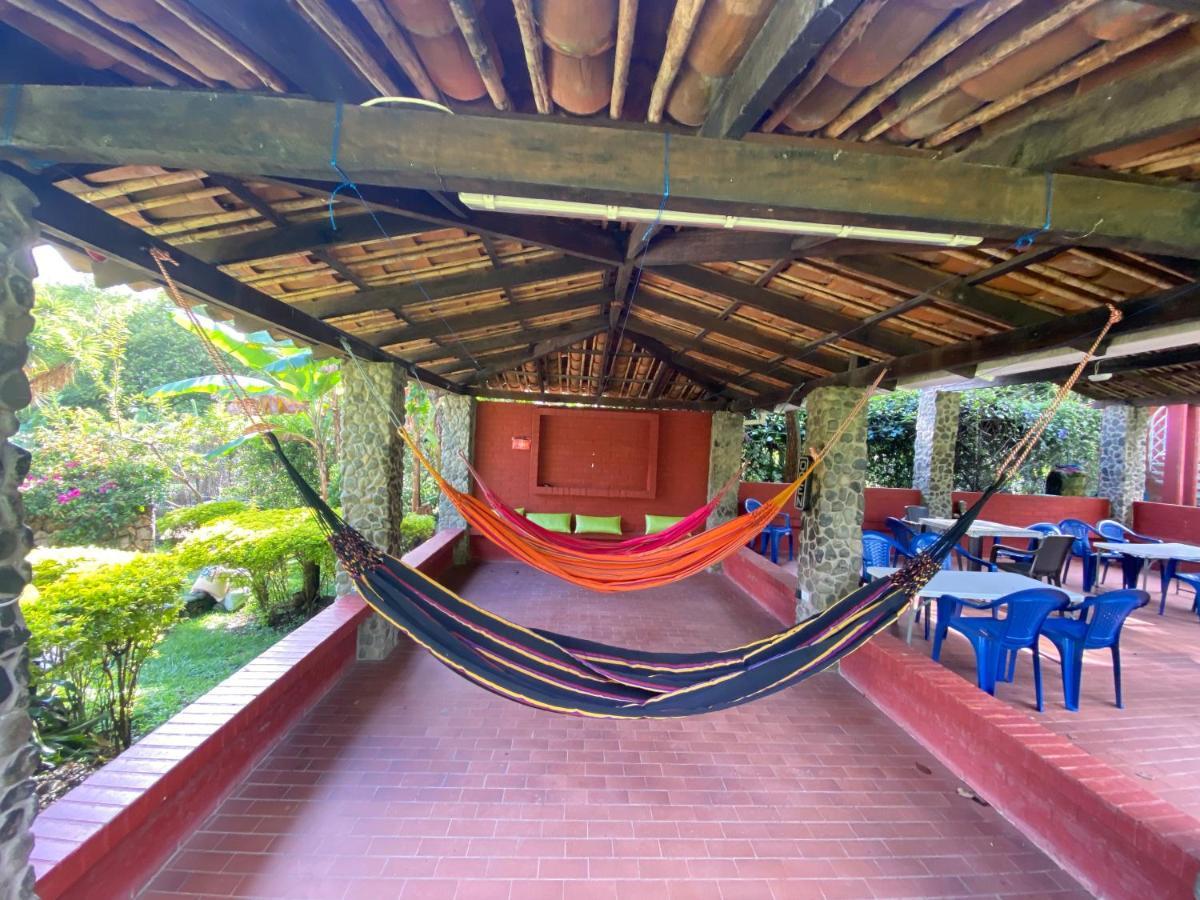 Finca Villa Chalet Del Rio Cali Farm Villa Chalet Cali River Екстериор снимка