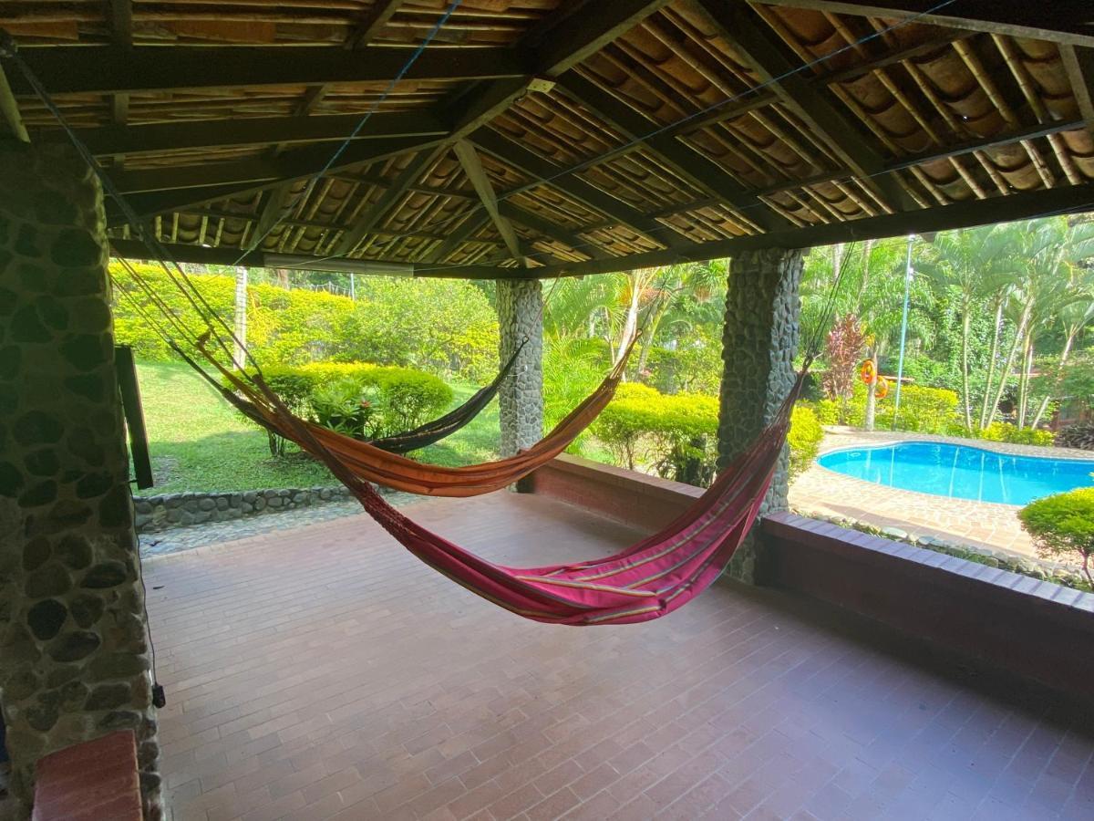 Finca Villa Chalet Del Rio Cali Farm Villa Chalet Cali River Екстериор снимка