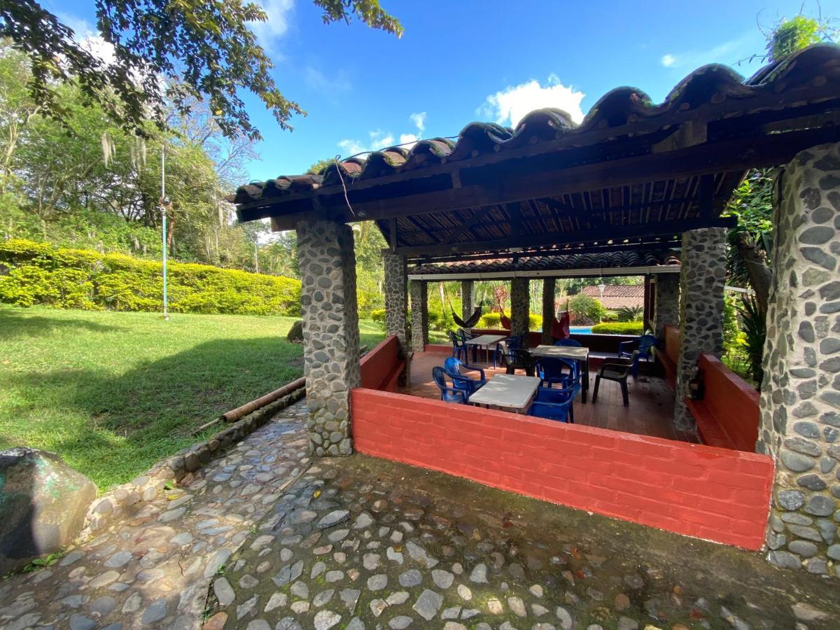 Finca Villa Chalet Del Rio Cali Farm Villa Chalet Cali River Екстериор снимка